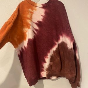 Bleached color crew neck sweater for women